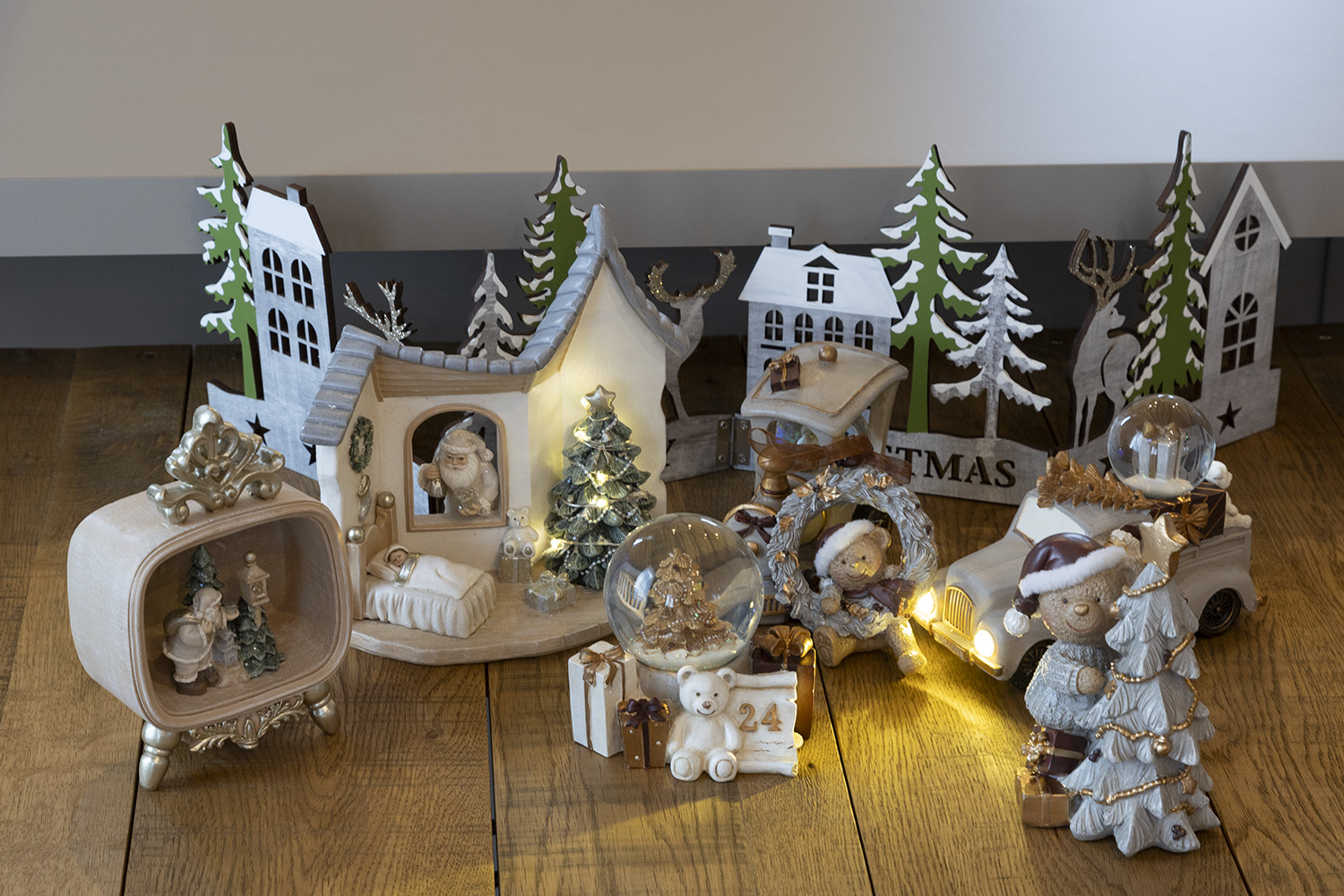 �J���[�I�u�i�`�������t�B�M���A�i�T���^�J�[�S�j