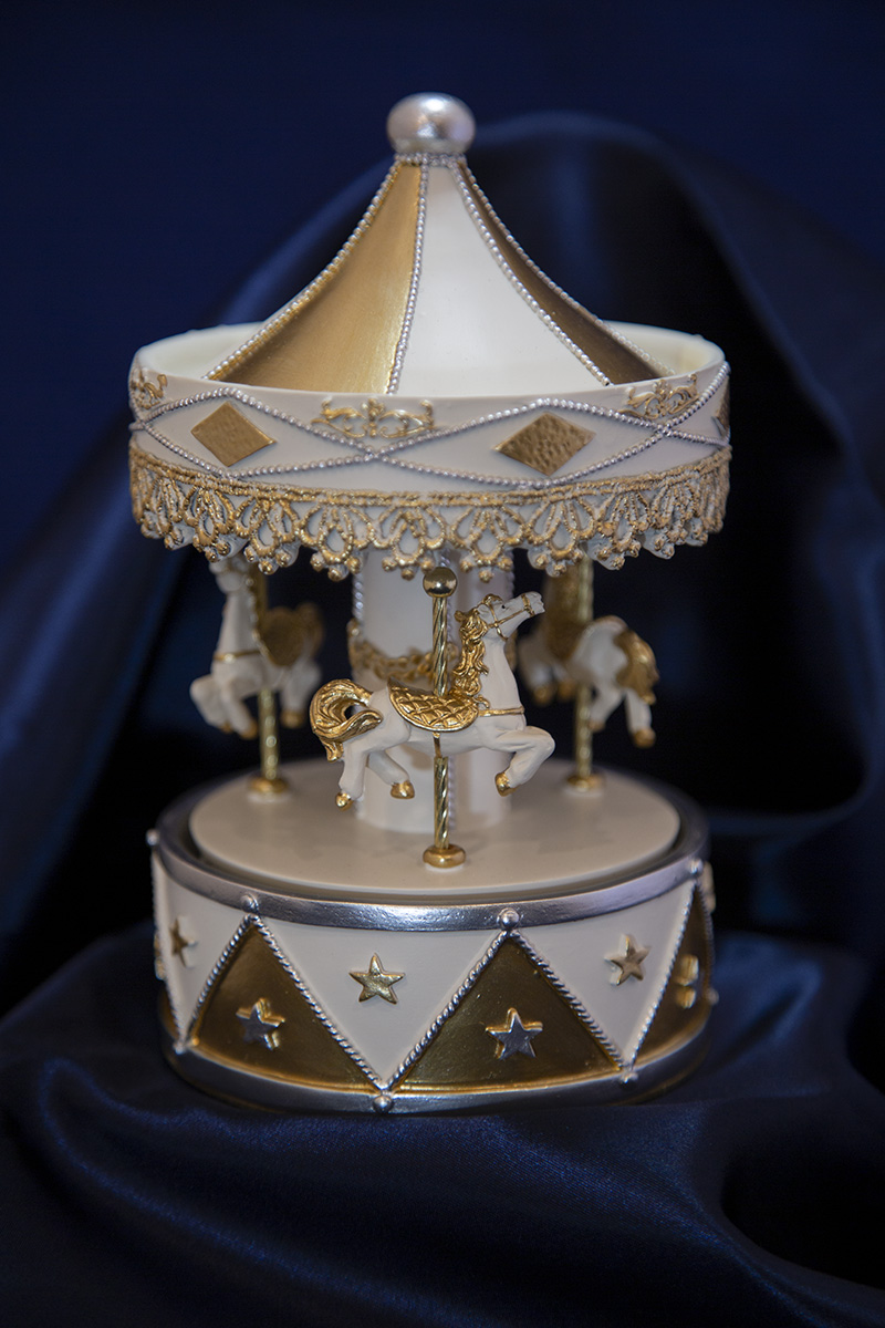 ���[�r���O�I���S�[���i�z���C�g�J���[�Z���j