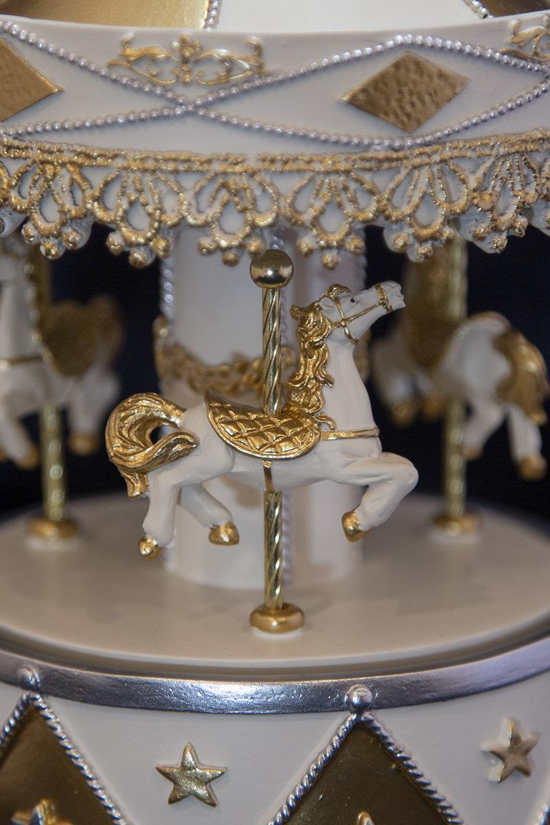 ���[�r���O�I���S�[���i�z���C�g�J���[�Z���j