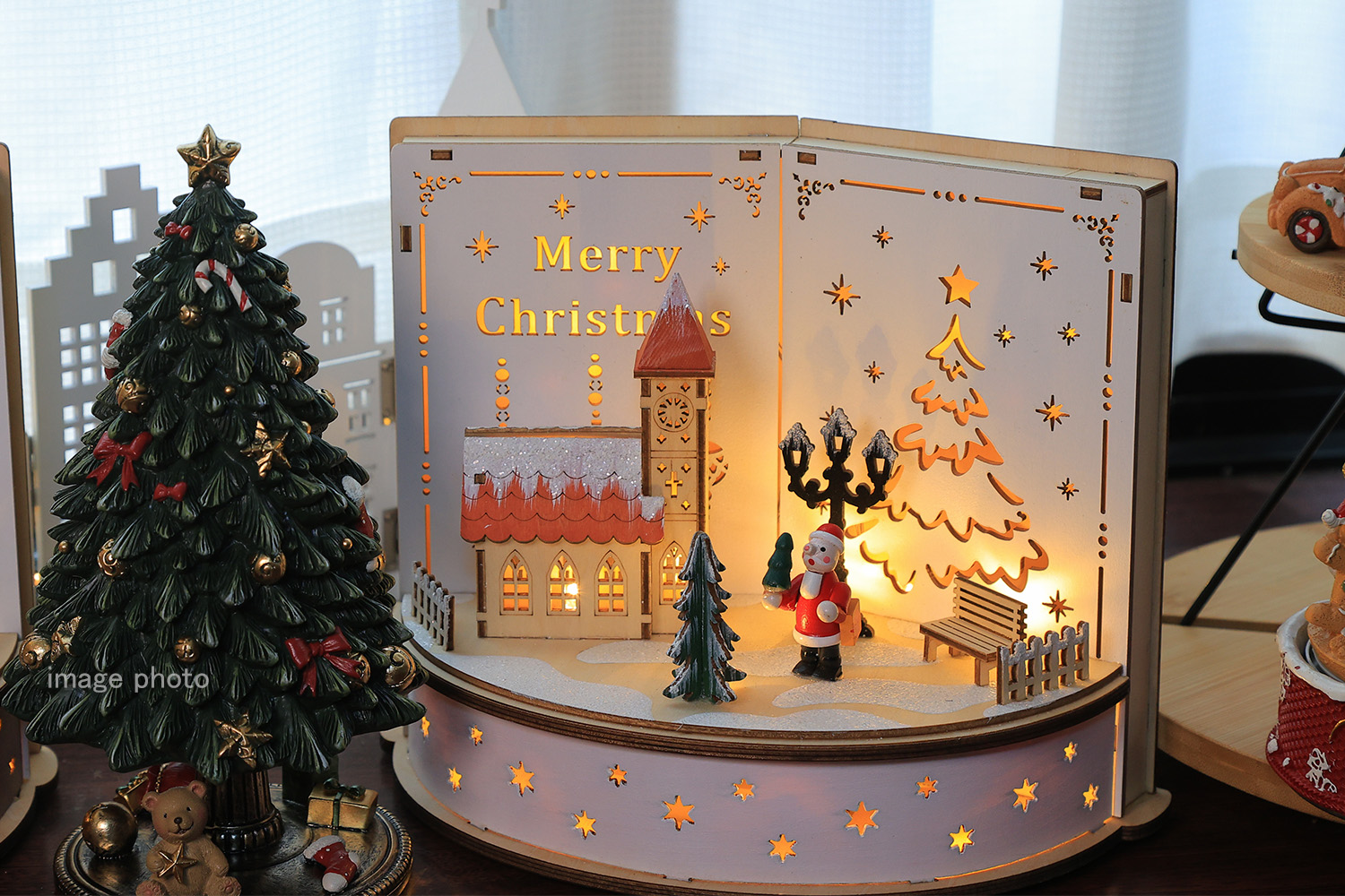 �E�b�h���C�g�X�^���h(�T���^�`���[�`)